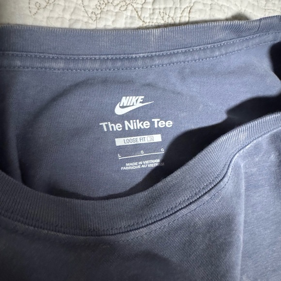 Nike tee - Picture 4 of 4